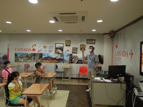 부산 글로벌빌리지의 서머 캠프 모습. 부산일보DB