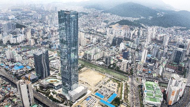 주택도시보증공사가 입주한 부산국제금융센터(BIFC) 전경. 주택도시보증공사 제공 2021.03.31 부산일보DB