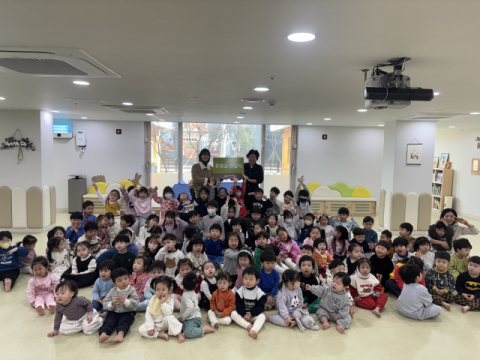 [포토뉴스] 기장웨이브리즈어린이집 기부