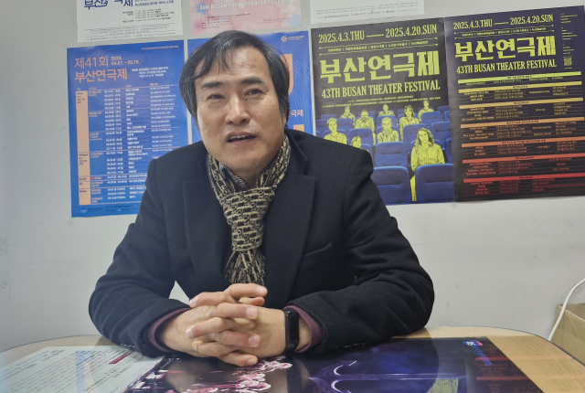 지난 21일 열린 정기총회를 통해 제25대 부산연극협회장 임기를 시작한 이정남 회장. 이 회장은 부산연극인 인명사전에 이어 부산연극사 정본 발간 구상까지 밝혔다. 김희돈 기자