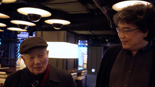 김동호 감독의 '미스터 김, 영화관에 가다' 스틸컷. 봉준호를 비롯해 국내외 거장들이 등장해 극장과 영화에 대한 생각과 고민을 말한다. BIFF 제공