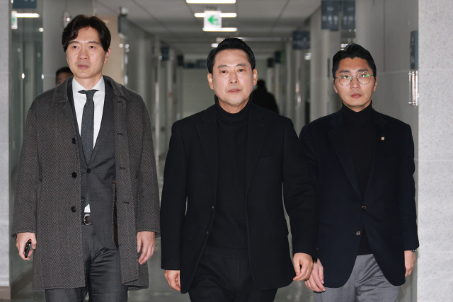 왼쪽부터 국민의힘 박성훈 수석대변인, 장동혁 대표, 박준태 당대표 비서실장. 연합뉴스