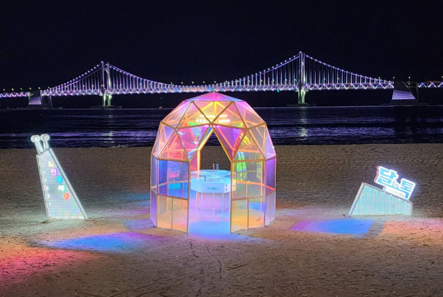 광안리해수욕장에 마련된 느린 우체통 ‘달팽이톡’. 부산 수영구청 제공