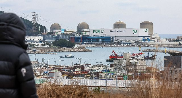 정부는 제11차 전력수급기본계획에 반영된 원자력발전소 추가 건설 계획을 계획대로 추진하겠다고 발표했다. 사진은 부산 기장군 고리원전 전경. 김종진 기자 kjj1761@
