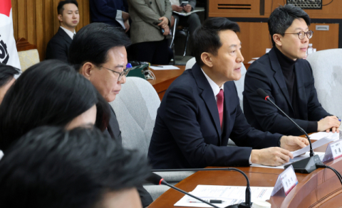 오세훈 “‘장동혁 사퇴’ 입장 변함 없어”…‘재신임 투표’ 놓고 갑론을박