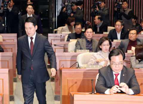 ‘韓 제명 후폭풍’ 경찰 수사로 돌린 장동혁…재신임 투표는 없을 듯