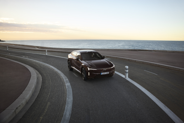 올해 출시가 예고된 볼보 ‘ES90’. 볼보차코리아 제공