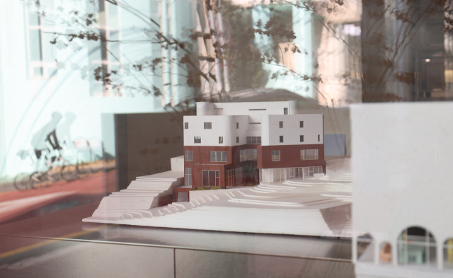 '에케'를 설계한 라라호호건축사사무소에 전시 중인 모형. 이재찬 기자 chan@