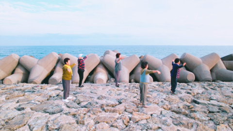 쪽파 농사를 체조로...기장 문동 주민의 '파도 치유 체조'