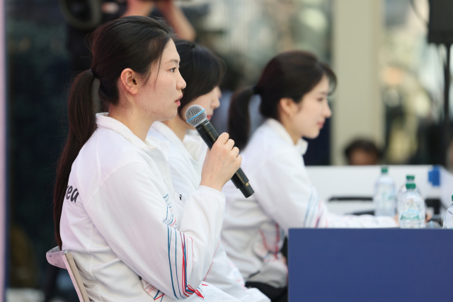 쇼트트랙 심석희가 21일(현지시간) 이탈리아 밀라노 코리아하우스에서 열린 기자회견에서 발언하고 있다. 연합뉴스