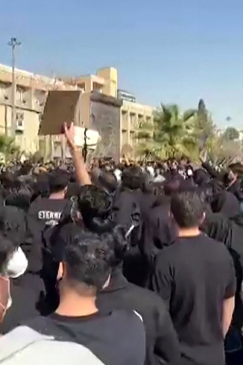 이란 반정부 시위 재점화… 대학생들 거리로