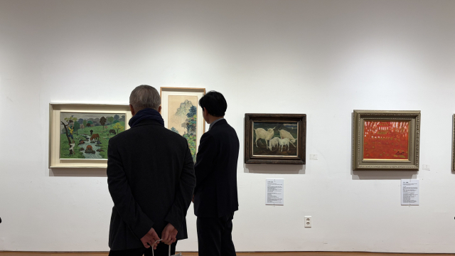 부산미술협회가 창립 80주년을 맞아 지난 2월 26일부터 부산문화회관 전시실에서 열고 있는 부산미술의 80년 역사를 조망하는 기획전 ‘80년의 숨결! 부산미술을 조망하다展’ 모습. 김은영 기자 key66@