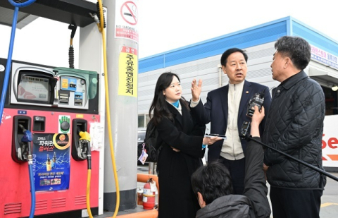 부총리, 대전 주유소 방문…“무분별하게 가격 올리는 행위 용납안해”
