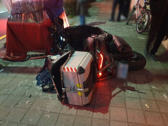 9일 오후 9시 30분께 부산 동래구의 한 도로에서 오토바이 2대가 충돌해 1명이 숨지고 1명이 다쳤다. 부산 동래경찰서 제공