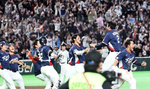 바늘 구멍 ‘경우의 수’ 뚫은 한국 야구, 17년만에 2라운드 진출