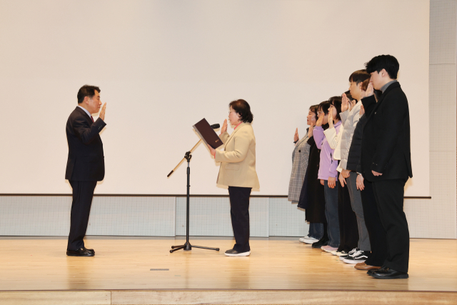 경남 양산시는 12일 양산비즈니스센터 컨벤션홀에서 ‘2030 녹색도시양산‘ 비전 선포식과 탄소중립실천단 발대식을 개최했다. 이날 행사에는 나동연 양산시장과 시의원, 유관기관, 사회단체, 시민 등 400여 명이 참석했다. 양산시 제공