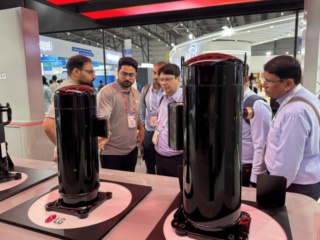 12일부터 인도 뭄바이에서 열리고 있는 공조 전시회 ‘ACREX 2026’에서 전시되고 있는 LG전자의 컴프레서 부품 라인업.LG전자 제공