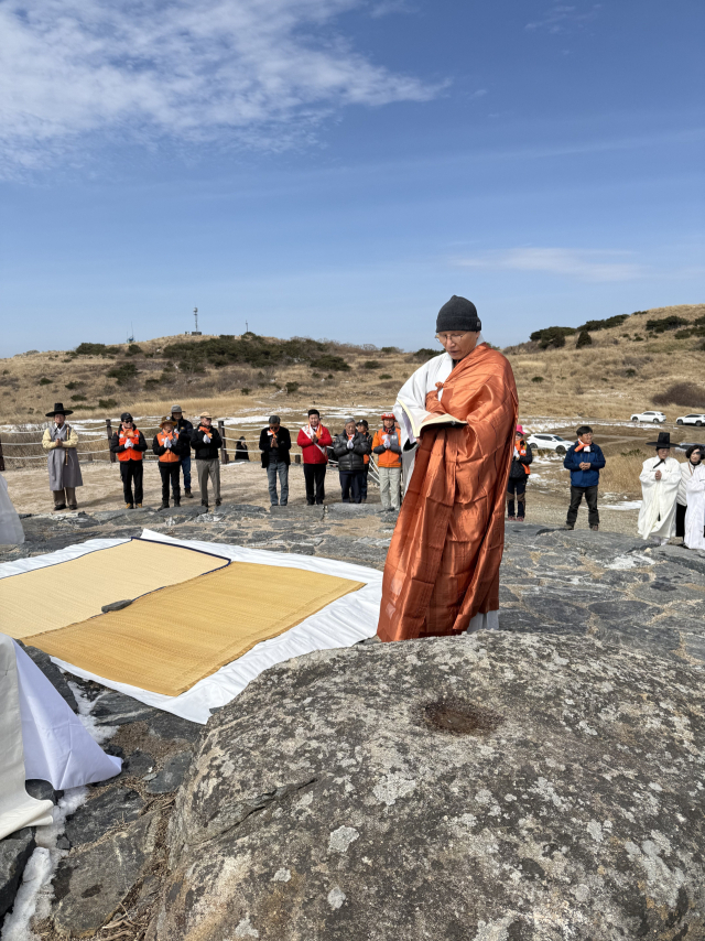 최근 경남 양산의 천성산이 세계적인 트레일 네트워크인 WTN에 정식 회원으로 등록해 화제가 된 가운데 천성산 일대에서 개최되는 ‘제4회 천성산 생태 숲길 유라시아 걷기 축제’의 성공적인 개최와 안전을 기원하는 안전 기원제’가 14일 열렸다. 양산도시문화연구원 제공
