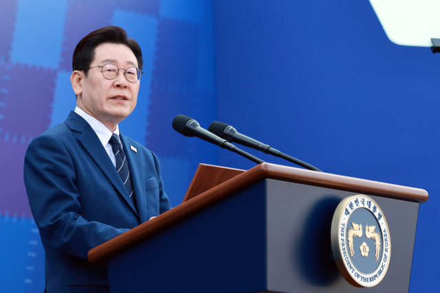 이재명 대통령이 17일 충남 아산 경찰대학에서 열린 2026년 신임 경위·경감 임용식에서 축사하고 있다. 연합뉴스