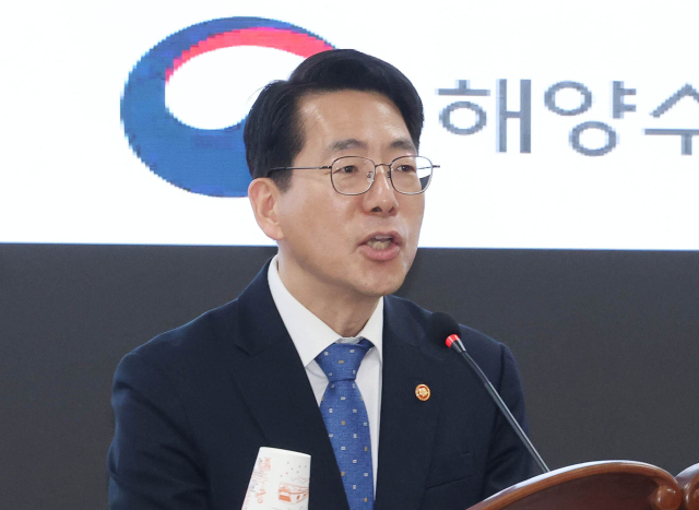 황종우 해양수산부 장관이 25일 오전 부산 동구 해양수산부 별관 대회의실에서 열린 취임식에서 취임사를 하고 있다. 정종회 기자 jjh@