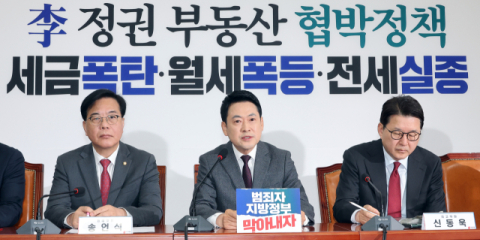 “밭두렁 PC” 전재수 공세 집중하는 국힘…지지율 타격은 ‘글쎄’