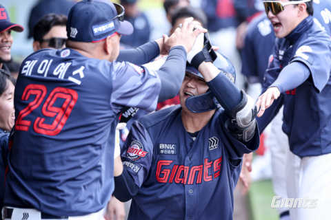 홈런 공장 앞세운 롯데, 개막 2연승 파죽지세