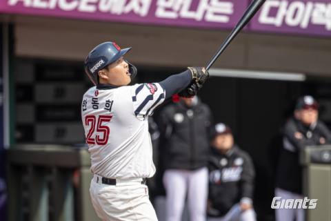 돌아온 한동희, 홈 개막전 분위기 반전 나선다
