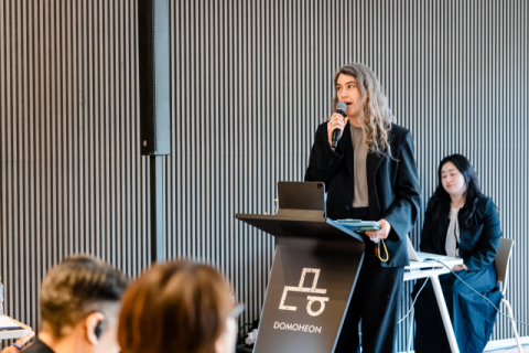 “큐레이팅은 마주침과 실험, 돌봄의 조건을 만드는 일”