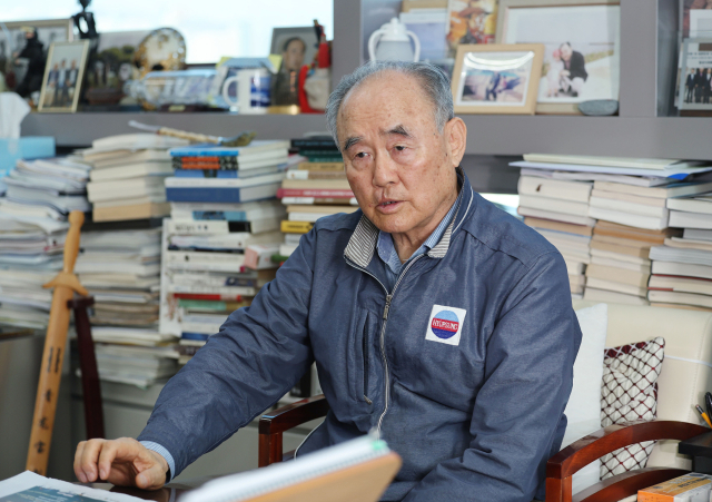 (주)협성종합건업 정철원 회장이 부산 북항 야구장 건립과 관련해 최대 3000억 원 기부 의사를 밝히며 구상을 설명하고 있다. 정종회 기자 jjh@