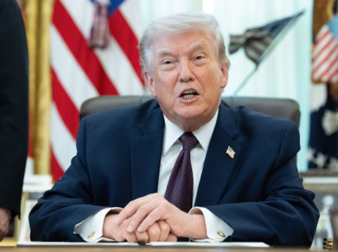 트럼프, 호르무즈 ‘역봉쇄’ 개시…물밑 대화도 재개