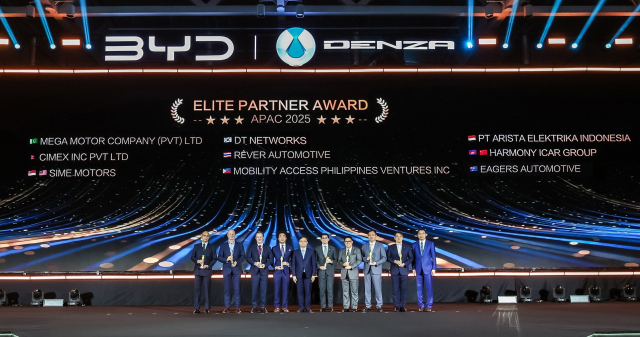 ‘BYD 아시아 퍼시픽 2026 딜러 컨퍼런스’에서 7개 부문을 차지한 DT네트웍스 수상 모습.DT네트웍스 제공