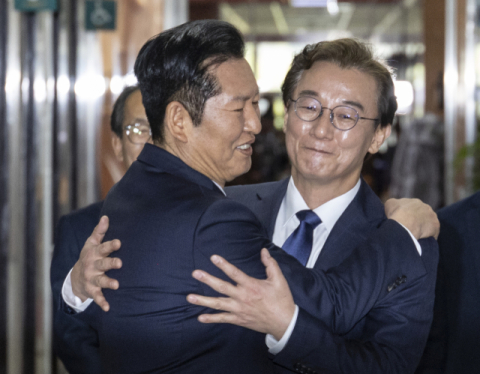 전재수 만난 정청래 “악의적 비판 잘 견뎌줘 고마워”