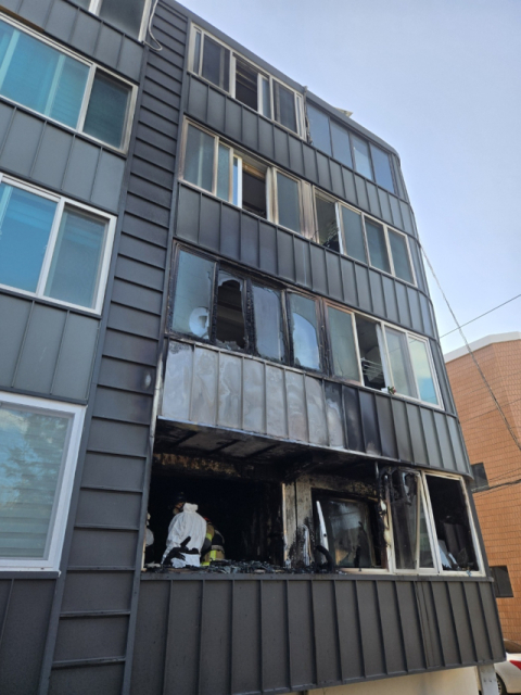 울산 무거동 다세대주택 화재… 4명 연기흡입