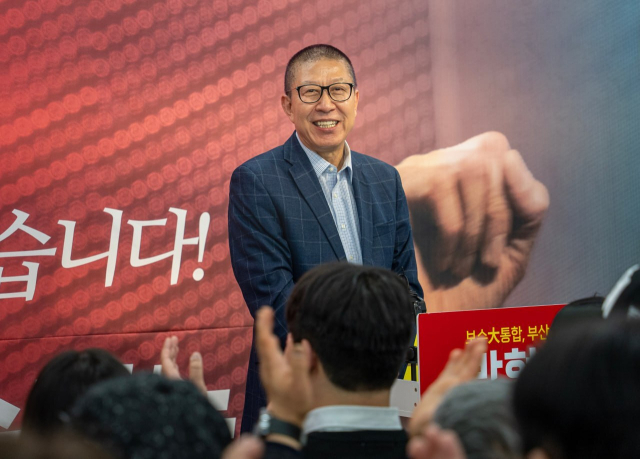 박형준 부산시장이 지난 11일 경선 캠프 사무실에서 국민의힘 부산시장 후보 확정 발표 후 소감을 밝히고 있다. 박형준 경선 캠프 제공