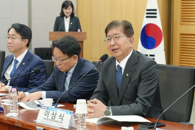 지방재정확충 및 지방세정 선진화 방안을 모색하기 위해 ‘취득세 성실신고확인제 도입’ 토론회를 개최하는 국회 행정안전위원회 이상식 의원. 한국세무사회 제공