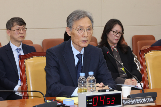 고광헌 방송미디어통신심의위원장 후보자가 지난 1일 국회 과학기술정보방송통신위원회에서 열린 인사청문회에서 의원들의 질문에 답하고 있다. 연합뉴스