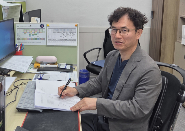 지방재정 혁신 기틀을 마련했다는 평가를 받는 거제시 납세과 서창순 팀장. 서 팀장은 ‘농지보전부담금 환급금’이 체납자에게도 아무런 제재 없이 돌아가고 있다는 현실에 주목해 환급금에서 체납액을 징수할 수 있는 ‘징수촉탁형 채권압류’