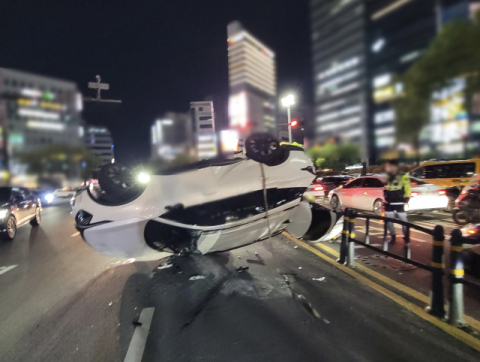 연산교차로서 좌회전하다 ‘쾅’… 각 승용차 운전자 2명 부상