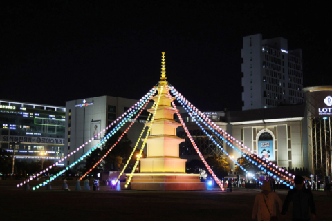 [포토뉴스] 부처님 자비의 불빛 밝힌다