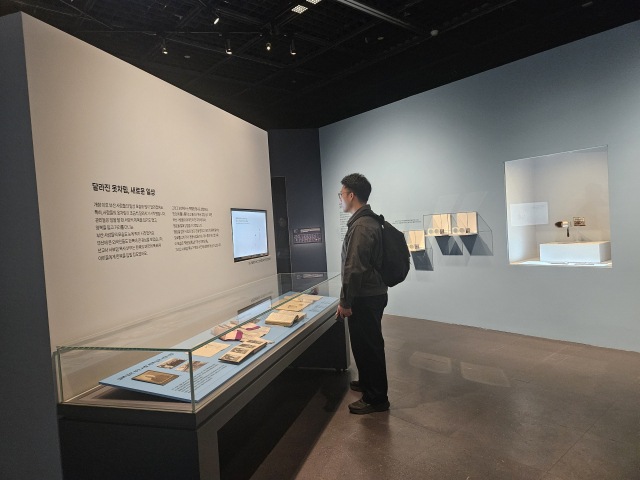 부산시립박물관 개항 150주년 특별기획전 ‘바다를 건너간 녀석들’ 전시장. 김효정 기자