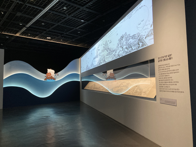 부산시립박물관 개항 150주년 특별기획전 ‘바다를 건너간 녀석들’ 전시 전경. 부산시립박물관 제공