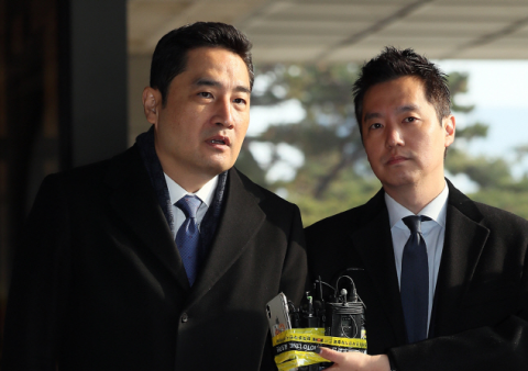 조국 아들 관련 루머 퍼트린 강용석·김세의, 고소 5년 7개월 만에 재판행