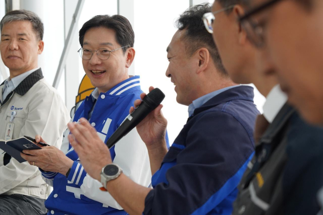 김경수 후보가 지난달 30일 창원국가산업단지 태림산업을 방문해, 회사 관계자와 노동자들을 만나 간담회를 했다. 민주당 제공