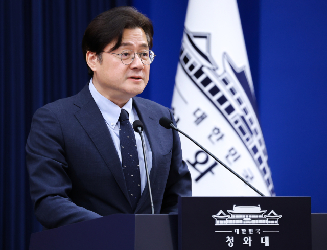 홍익표 정무수석이 4일 청와대 춘추관에서 정무 현안 관련 브리핑을 하고 있다. 연합뉴스