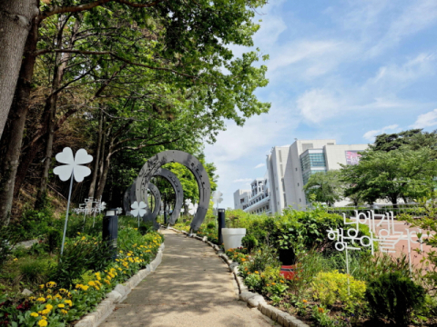 새로 조성된 렛츠런파크 부산경남의 소원산책로.