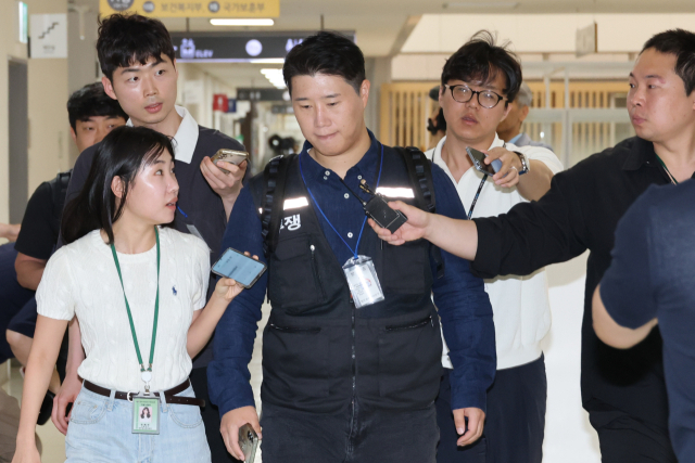 삼성그룹 초기업노동조합 삼성전자지부 최승호 위원장이 총파업 예고 시점을 이틀 앞둔 19일 정부세종청사 중앙노동위원회에서 열린 2차 사후조정 2일차 회의에 참석하고 있다. 연합뉴스