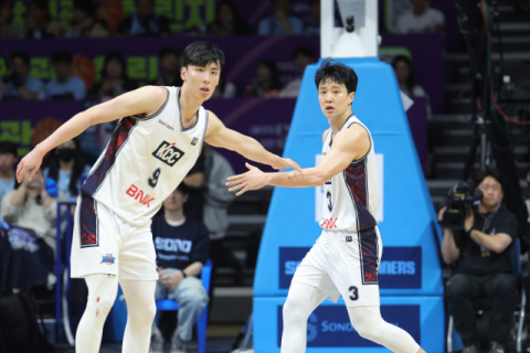 우승 뒤 전력 누출 KCC, 왕좌 노리는 BNK…스토브리그 잰걸음