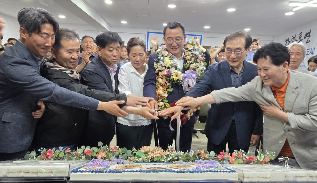 전·현직 시장 리턴 매치로 관심을 모았던 경남 통영시장 선거에서 더불어민주당 강석주(61) 전 시장이 당선됐다. 캠프 제공