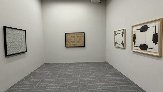 김홍석 개인전 ‘실의 숨결 Where Threads Breathe’ 설치 전경. 김은영 기자 key66@