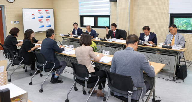 하학열 고성군수 당선인 인수위원회는 17일 수남리 마을꿈터 2층 사무실에서 출범식을 갖고 본격적인 활동에 돌입했다. 고성군 제공